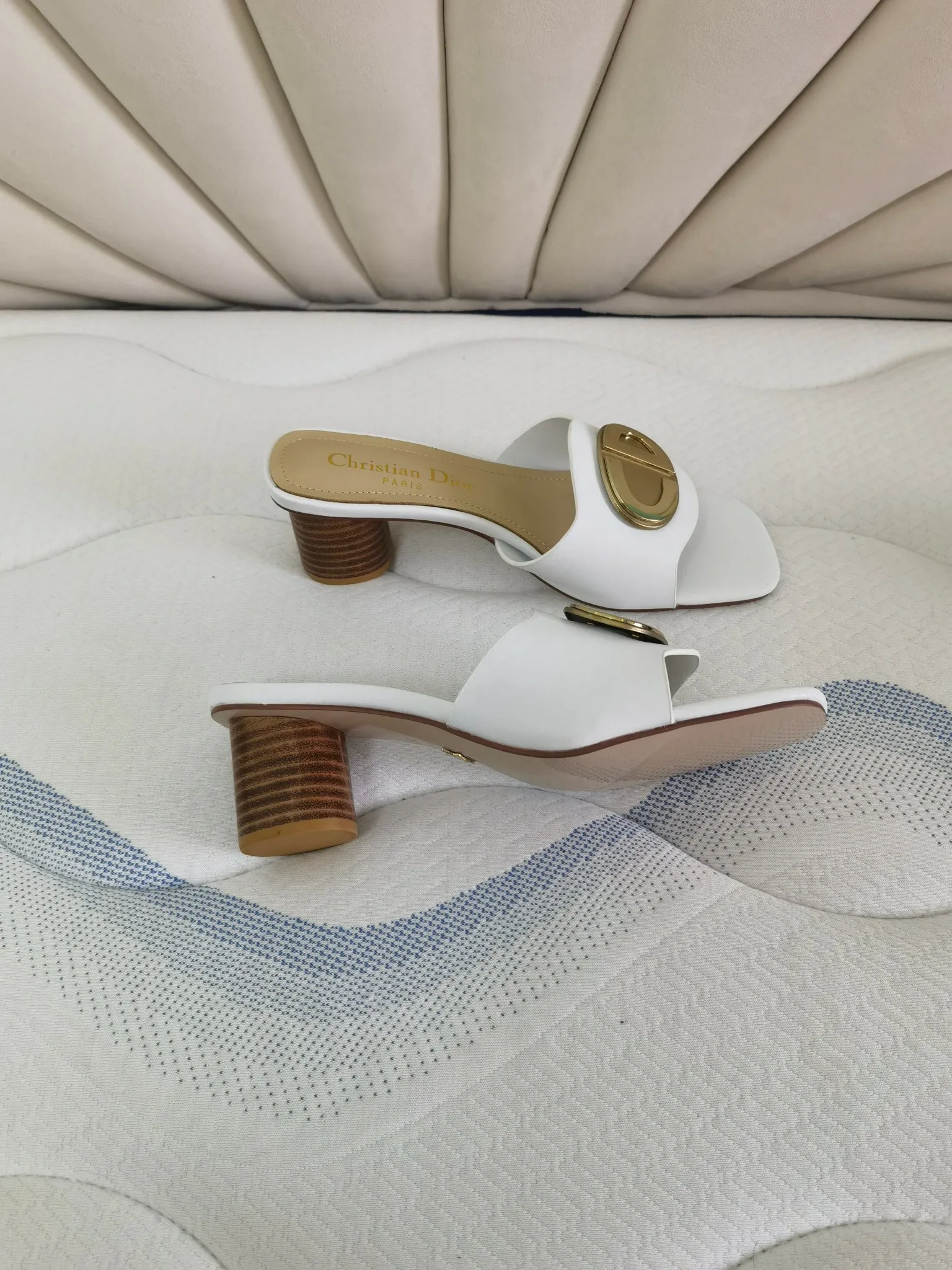 👟👟Ex-factory price 340👟👟 Genuine leather sole +40 Dior 2024 summer catwalk model shipped, heel height 6 cm, four colors available, black, white, apricot, blue, size 35-43